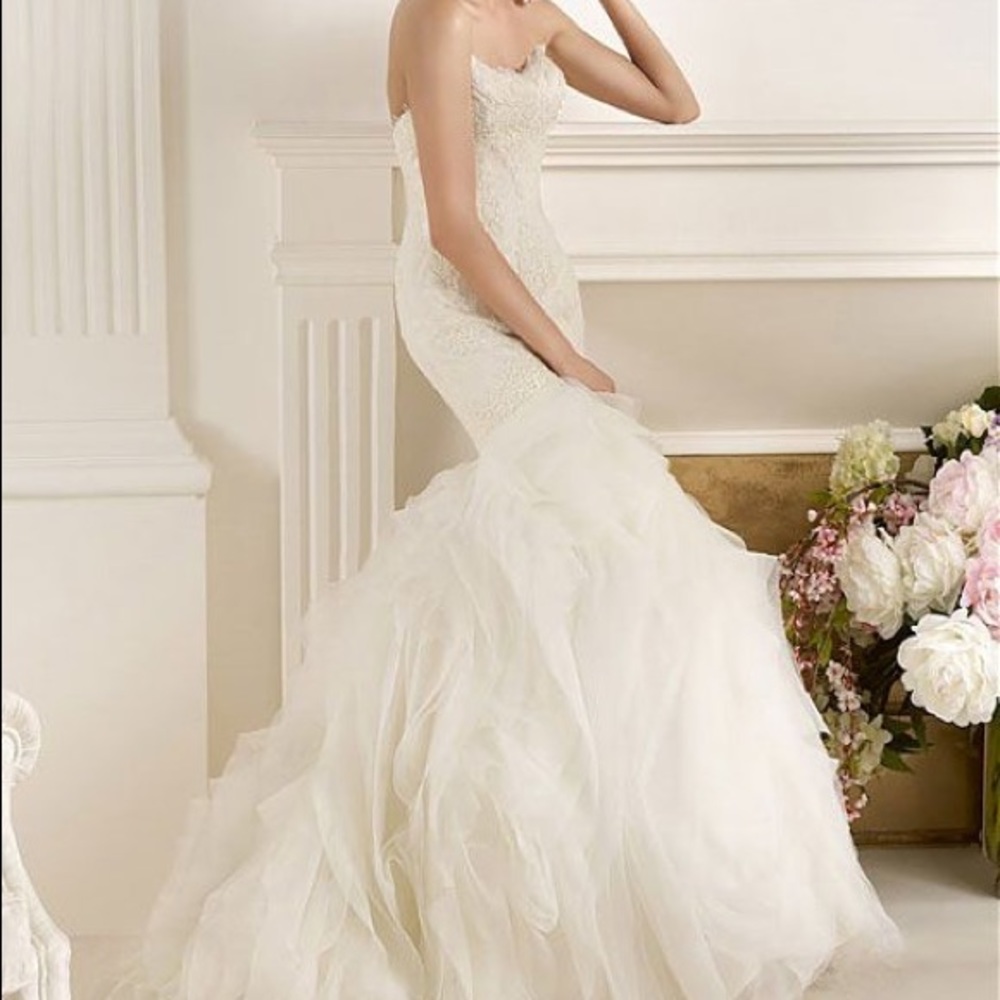 Wedding gown/ wedding dress/ bridal Ivory size 6